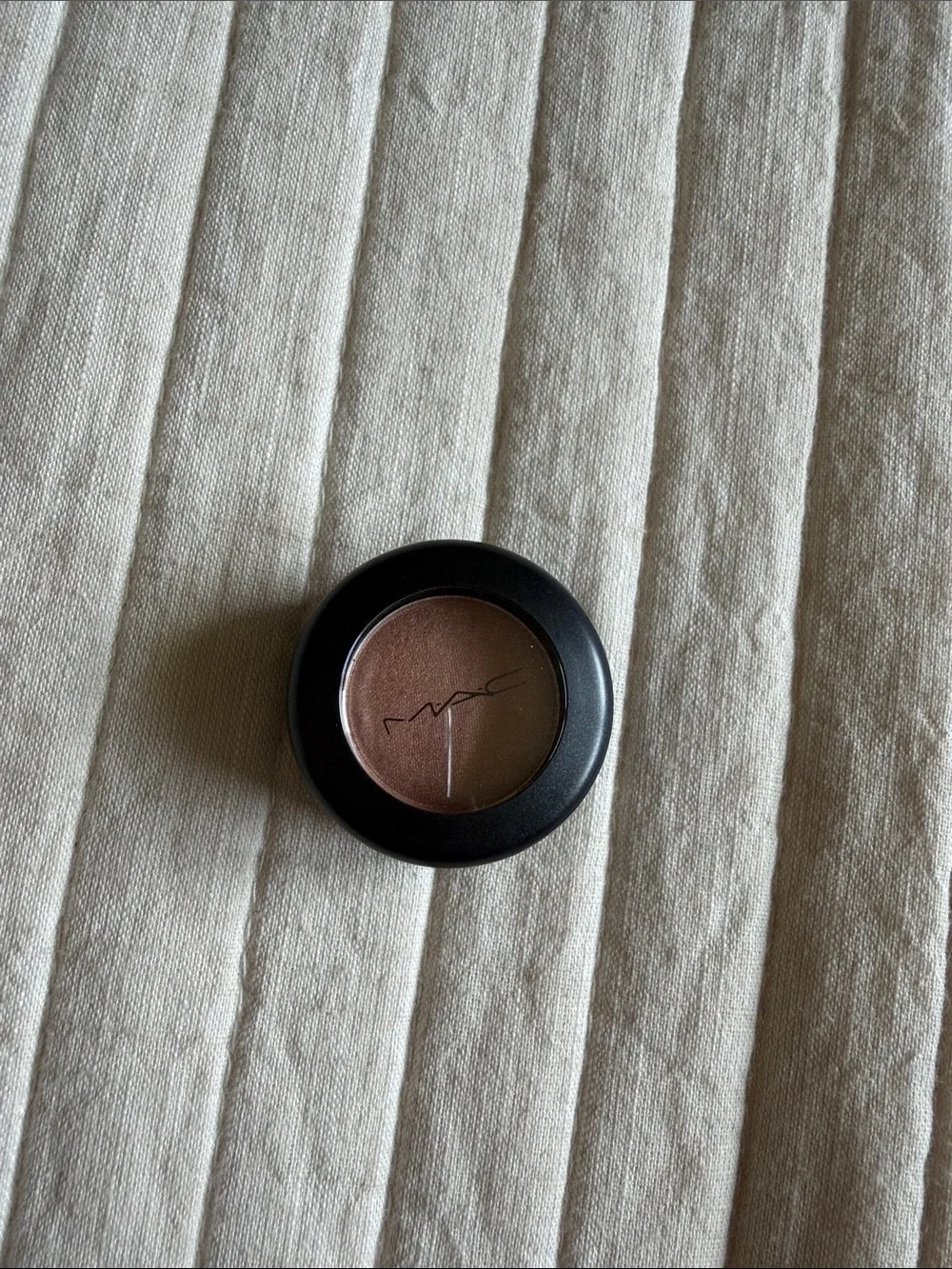 MAC Cosmetics Single Eyeshadow - all that glitters veluxe pearl
